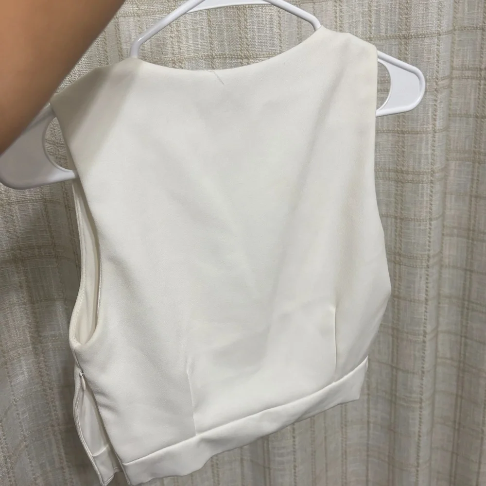 White v-neck crop top - Picture 3 of 3